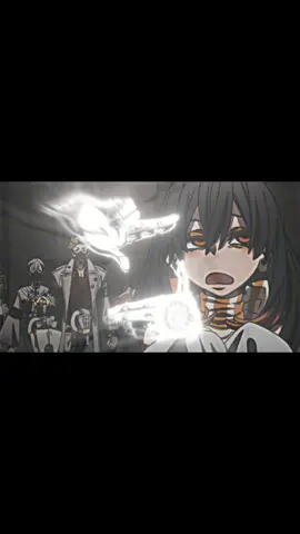 #gachiakutaedit #gachiakutanime  Кто э Рудо? Рудо — главный герой манги и будущего аниме «Гачиакута». Его история — это классическая для жанра сёнэн трагедия, перерастающая в яростную решимость. --- Внешность и Характер Внешность: · Возраст: На момент начала истории ему около 12-13 лет, но он быстро взрослеет по ходу сюжета. · Внешность: У него острые черты лица, взъерошенные светлые волосы и, что самое главное, — пронзительные, неоново-желтые глаза, которые отражают его сильные эмоции. Одет часто в поношенную одежду, а после попадания в Нижний мир — в форму Стражи. Характер: · Вспыльчивый и Прямолинейный: Рудо — это сгусток эмоций. Он ненавидит несправедливость и ложь, всегда говорит то, что думает. Его легко вывести из себя, особенно когда он сталкивается с жестокостью. · Преданный и Верный: Его главный двигатель — это любовь и чувство долга перед своим приемным отцом, Реги. Эта преданность распространяется и на тех, кого он считает друзьями. · Упрямый и Решительный: Он никогда не сдается. Даже когда ситуация кажется безнадежной, Рудо находит в себе силы подняться и продолжать бой. · Своеобразный Кодекс Чести: Несмотря на грубоватость, он обладает четким пониманием того, что правильно, а что нет. Он ненавидит тех, кто бездумно выбрасывает и портит вещи, видя в этом проявление зла. --- Прошлое и Мотивация Это ключ к пониманию персонажа. 1. Детство в «Раю»: Рудо родился и вырос в Верхнем городе — стерильном и безэмоциональном обществе. Он был «нежелательным ребенком», которого выбросили собственные родители. 2. Приемный отец Реги: Его нашел и вырастил Реги — смотритель, отвечавший за утилизацию мусора. Реги научил Рудо ценить вещи, показывая, что даже в выброшенном предмете может быть душа и история. Он стал для Рудо всем. 3. Трагедия и Несправедливость: Реги погиб при загадочных обстоятельствах, и в убийстве ложно обвинили самого Рудо. В наказание его сбросили в Пропасть — гигантскую свалку, отделяющую «Рай» от Нижнего мира. 4. Главная Цель: Отомстить «Раю» за смерть Реги и доказать свою невиновность. Вся его ярость и сила направлены на то, чтобы однажды вернуться наверх и заставить тех, кто его предал, ответить за содеянное. --- Силы и Способности Рудо — «Гачиакута» (яп. ガチアクタ), то есть человек, который может использовать особую силу, связанную с выбрасываемыми предметами. · Дар Гачиакуты: Он может вкладывать свою «ненависть» и «душу» в выброшенные предметы, наделяя их невероятными свойствами и оживляя их. Чем сильнее его эмоции (особенно гнев), тем мощнее становится предмет. · Перчатки-реликвии: Его основное оружие — это пара перчаток, которые когда-то принадлежали Реги. Это не обычные перчатки, а «реликвия» — особый артефакт из прошлого.   · Левый «Белый Коготь»: Может «отмечать» предметы, делая их «своими».   · Правый «Черный Коготь»: Может призывать отмеченные предметы к себе из любого места, буквально разрывая пространство. · Стиль Боя: Рудо использует предметы, которые он находит вокруг (чаще всего это мусор в Пропасти), «помечает» их и затем швыряет или призывает с огромной силой, превращая хлам в смертоносное оружие. Его боевой стиль дикий, импровизационный и невероятно эффективный. --- Роль в Сюжете Рудо — это сердце истории. Попав в Нижний мир, он присоединяется к Страже — организации, которая сражается с монстрами, порожденными мусором и человеческими пороками. Несмотря на свое желание мести, он постепенно находит новую цель — защищать людей Нижнего мира и своих новых товарищей. Его путешествие — это путь от одинокого, яростного мальчика к сильному воину, который учится доверять другим и бороться за что-то большее, чем просто личная месть.