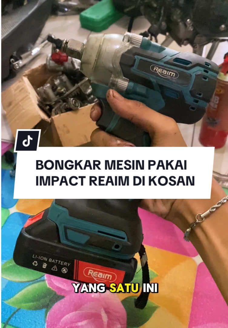 BONGKAR MESIN MOTOR SI MENBOO PAKAI IMPACT REAIM DI KOSAN!😂 #menboobeat 