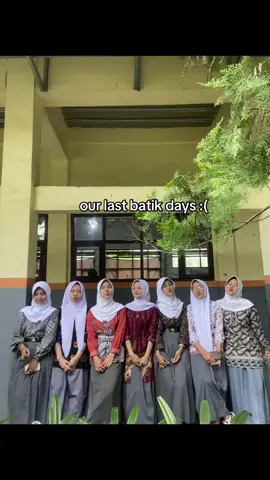 hari batik terakhir kita disekolah🥹#haribatiknasional #foryoupage #masukberanda #fyp 