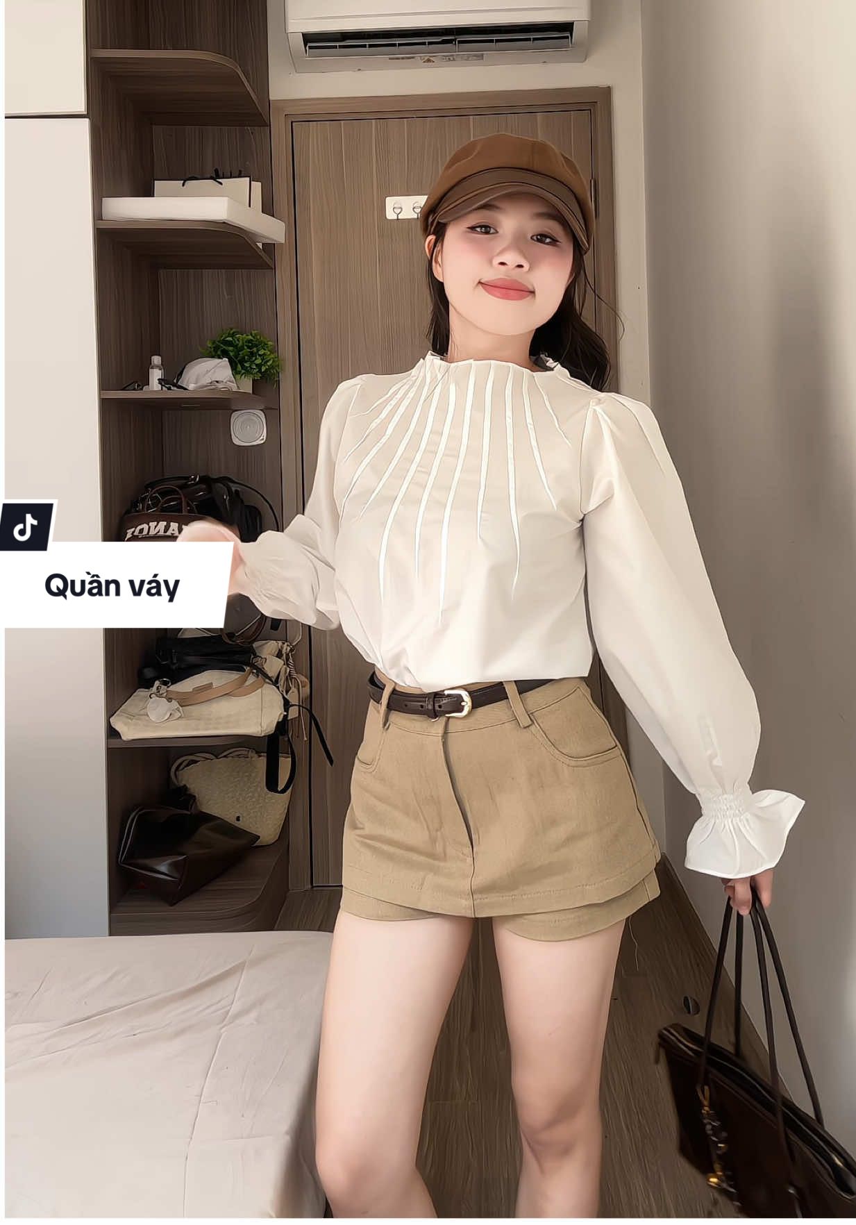 Tui chưa là đã mặc nên nhìn ẻm hơi nhăn xíu hoi, form xinh dữ lun   #meimytom #quanvay #miho 