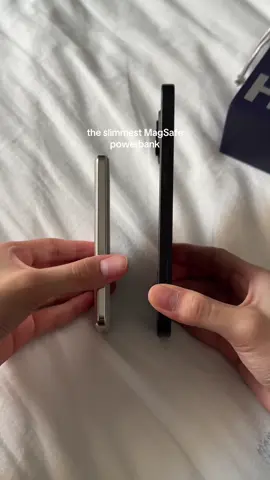 0.58cm?! so thin, it feels like part of your phone🫶🏻 #slimpowerbank #magsafepowerbank #handinpowerbank #thinpowerbank 