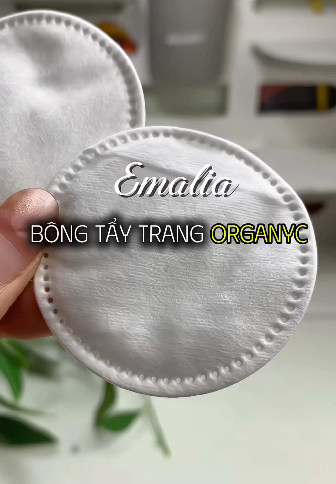 Bông tẩy trang Emalia xịn lắm mấy bà #bongtaytrang #bongtaytrangquocdan #bongtaytrangcottonpads #emalia 