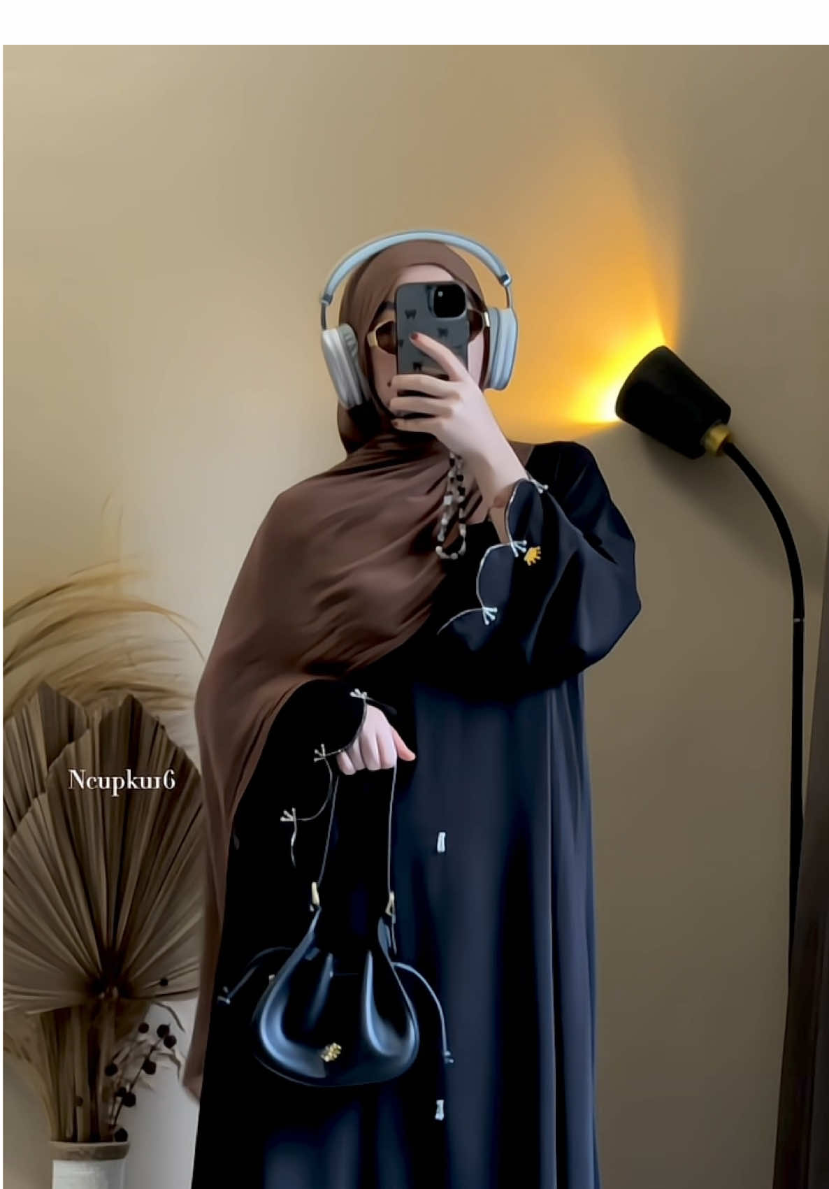 Abaya Alisha warna hitam 🖤 #abaya #abayafashion #abayastyle #abayapayet #abayaantiuv 