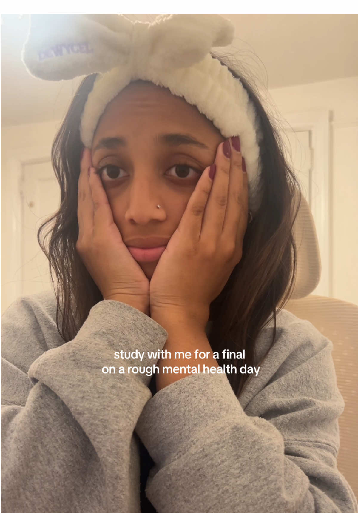 If anyone can relate, I’m sending you a big hug. This time of the semester is when things get so draining and exhausting so this is your reminder to do one thing to show yourself some love today. I love you guys 🤍✨ #studywithme #studyvlog #medstudent #anxietyrelief #mentalhealthstruggle 