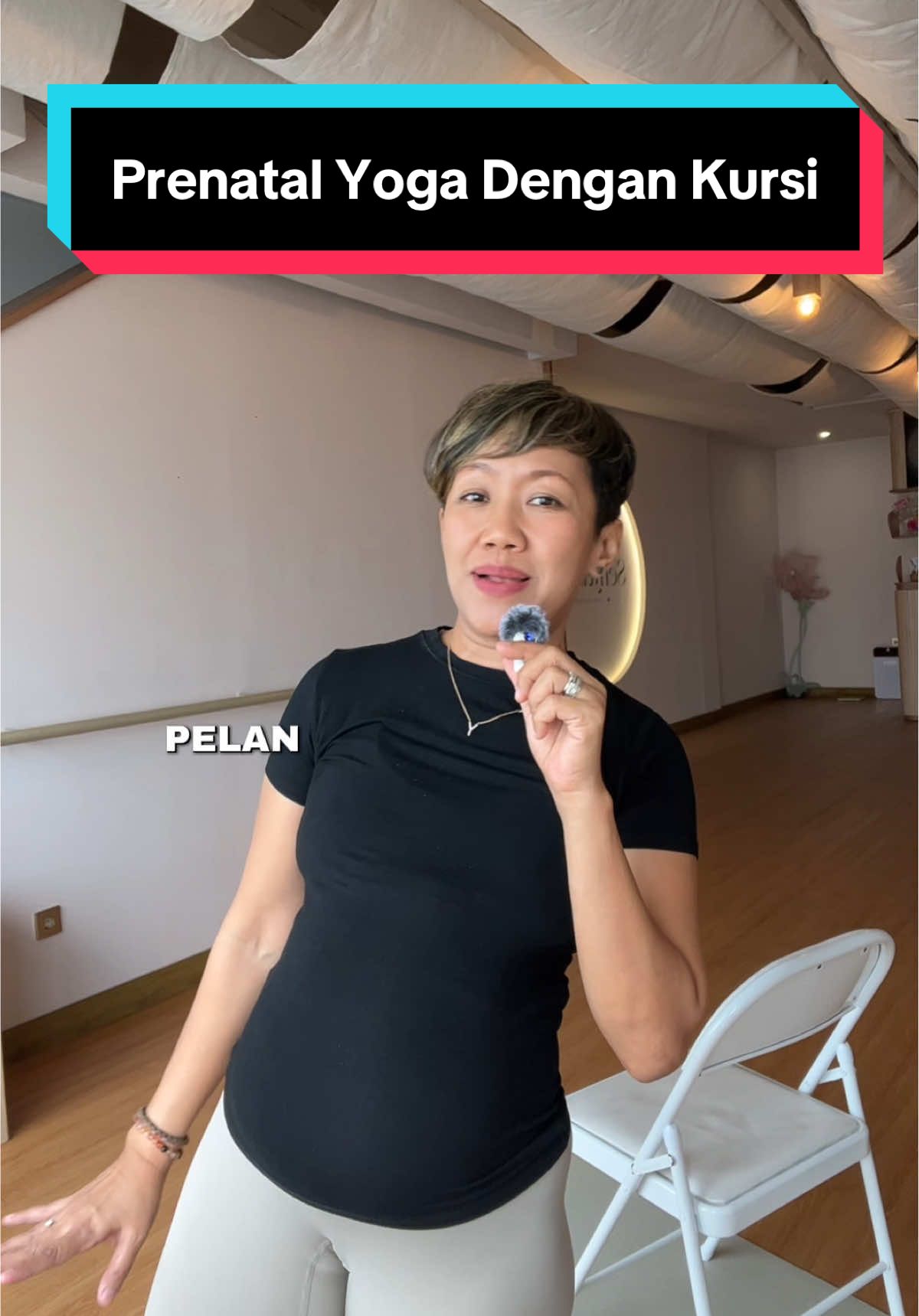 Siapkan bangku yang kokoh, kita lakukan latihan prenatal yoga bumil agar tubuh tetap sehat, bugar dan kuat 😘 #PrenatalYogaTrimester2 #YogaHamilTrimester3 #SenamHamilTM3diRumah  #PregnancyWorkOutTips #PrenatalYogaJakarta  📍Senyaman Studio, Cipete Raya Jakarta Selatan