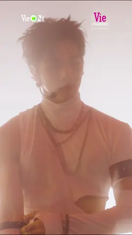 Có vẻ mn đang bàn tán cái lưng vai của tui hả #anhtraisayhi2025 #hainam 