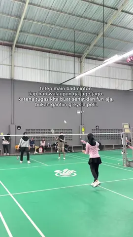 Yang penting ketawa bareng temen #fyp #badminton 