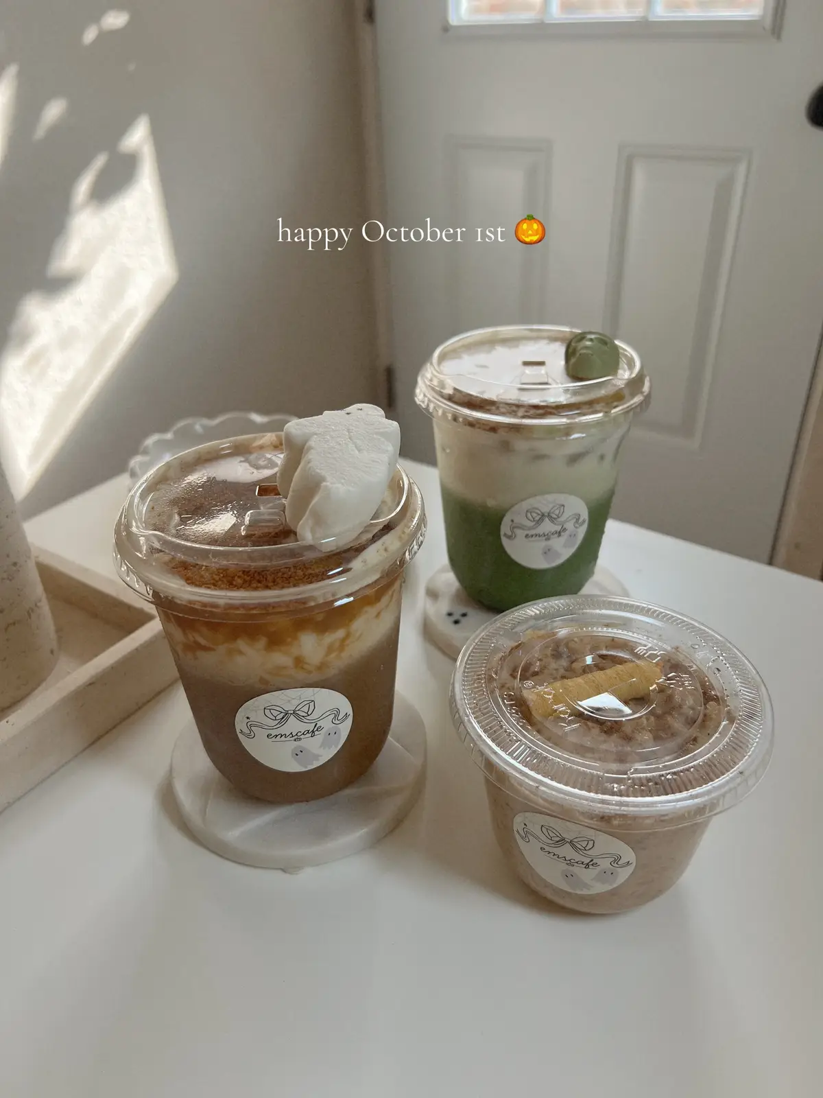 #octobermood #october1st #fallnails #fallnailinspo #manicure 