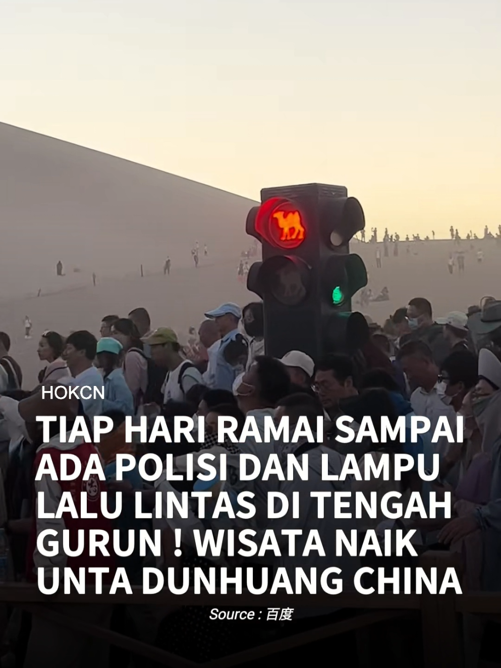 Tiap Hari Ramai Sampai Ada Polisi Dan Lampu Lalu Lintas Di Tengah Gurun Gobi ! Wisata Naik Unta Di Kota Dunhuang Provinsi Gansu China #unta #gurun #china 