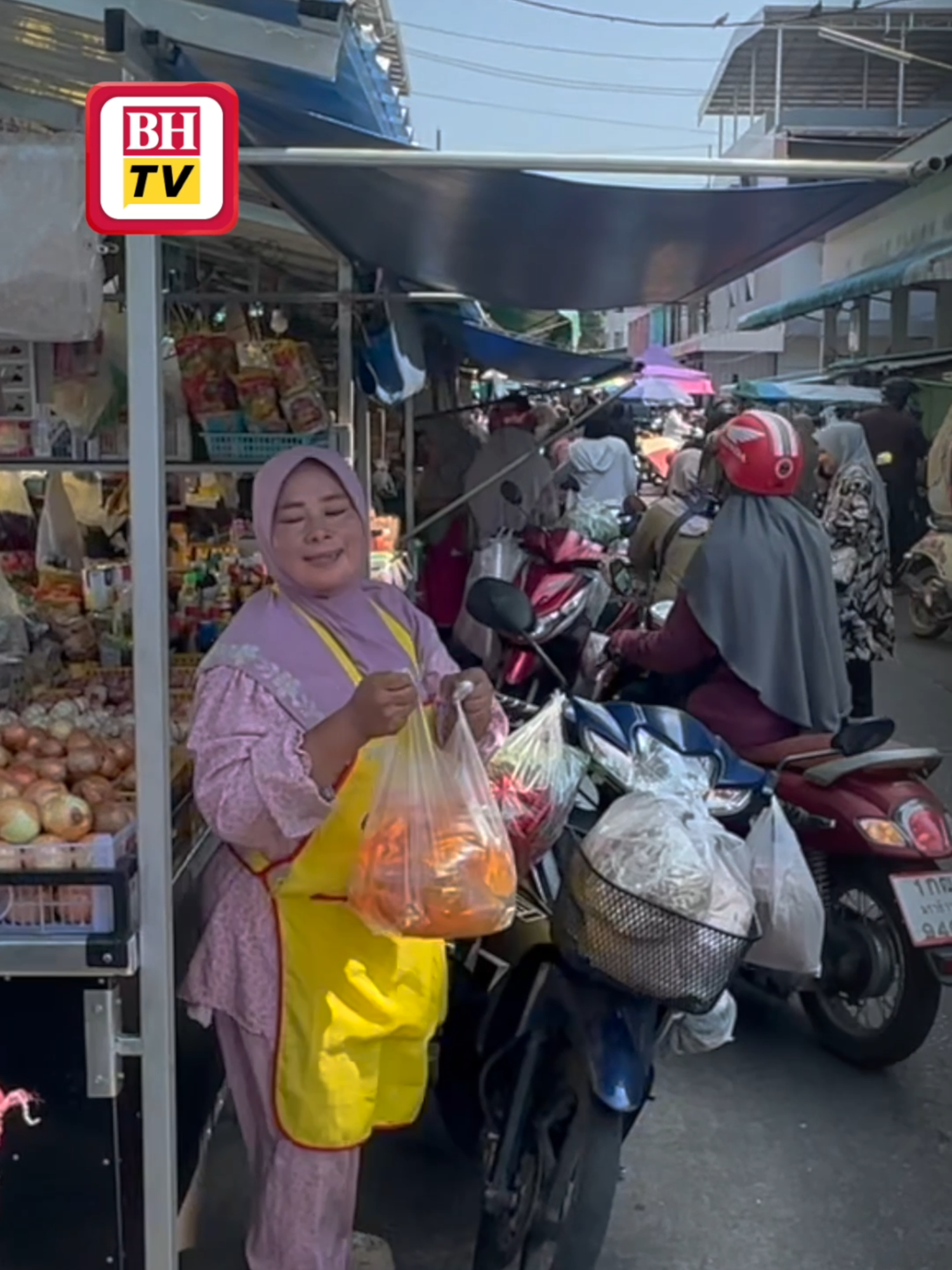 Bekalan minyak masak paket bersubsidi dan petrol RON95 di Selatan Thailand termasuk di pekan Sungai Golok tidak pernah terputus selain boleh diperoleh dengan jumlah yang banyak tanpa had.