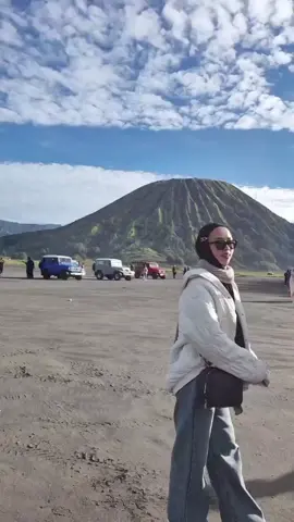 maaf atuh kaku kita bukan biduan 😭🥰💃 bromo late post 💚 . . . . #bromotenggersemeru #bromo #malang #fypシ゚ #fypシ゚viral🖤tiktok @OPEN TRIP BROMO Rp.250.000,-  @tati_h_i 