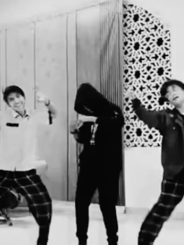 Kulkasnya TRIO AVE udah mencair  . . #valenda7 #dangdutda7 #lewatberanda #foryoupage #xybca 