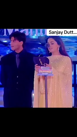 Sanjay Dutt Received award from Shahrukh Khan #sanjaydutt #shahrukhkhan #bollywood #award #retro 
