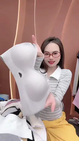 Mấy chị muốn một em áo chip mặc hằng ngày thoải mái phải hem, đây luôn ạ