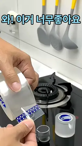 욕실·싱크대 셀프 인테리어 꿀템🛠 실리콘 대신 붙이는 방수테이프 📌제품구매는 프로필에 있는 인포크링크 122번 제품입니다. #방수테이프 #셀프시공 #살림템 #욕실템 #곰팡이제거 본 링크를 통해 구매 시, 저는 일정액의 수수료를 제공받습니다.
