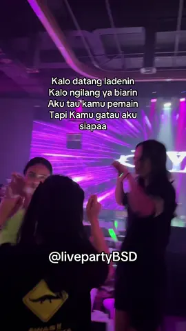 Siapa coba aku tebak 😜#viral #statusvideo #lewatberanda #tiktok #fyppppppppppppppppppppppp 