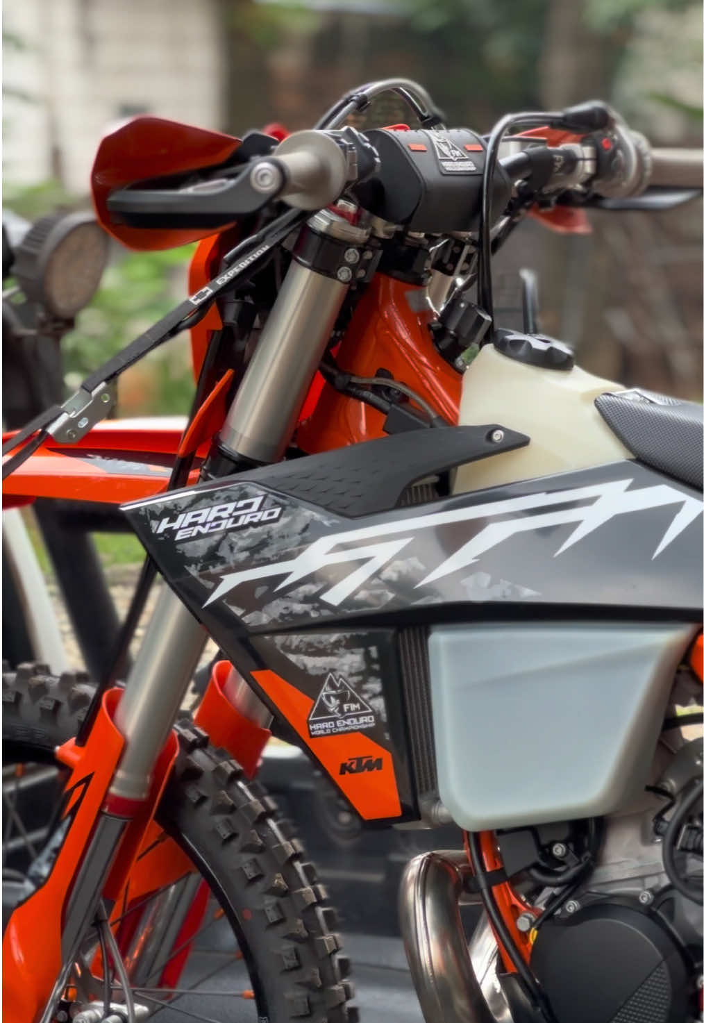 Pesona motor 200 jutaan lebih 😍 . . . mau tanya” bisa WA =082272698689 . . . 🛠worshop #rjm#ryanjaimmx #ktm #ktmhardenduro #ktm300hardenduro 