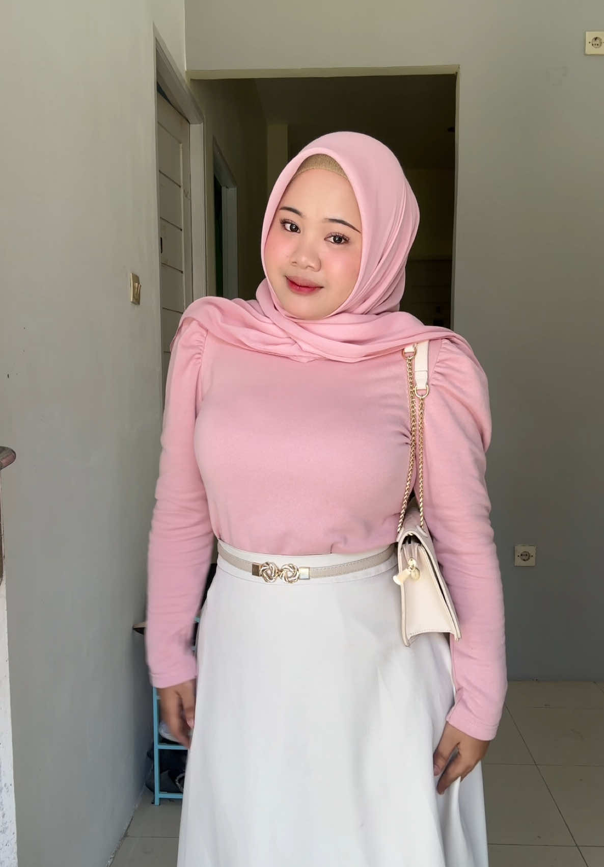 Bb/tb 70/157 gemes banget atasan nya, lembut banget bahan dalam baju nya dan tebel ga nerawang🫰🏻💗🎀