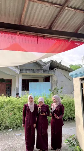 “Dari tawa, tangis,hingga hari ini persembahan kecil untuk sahabat yang sedang menuju lembaran baru. Selamat Bertunangan💍❤️” @wiwik_hyh #fypage #trendtunangan #bestie #like 