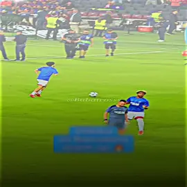 بس جماعت برشلونة يعرفون هاذه لاعب 😂@زيــــكـــو|Zico  _________________________________#الفارو_يابه😤🥶 #تيم_مبدعين_لايت_موشن💎💀 #تيم_الكرة_المستديرة💎 #تيم_مصممين_العاشرة💎 #تيم_مصممين_الوحدات💚💎 