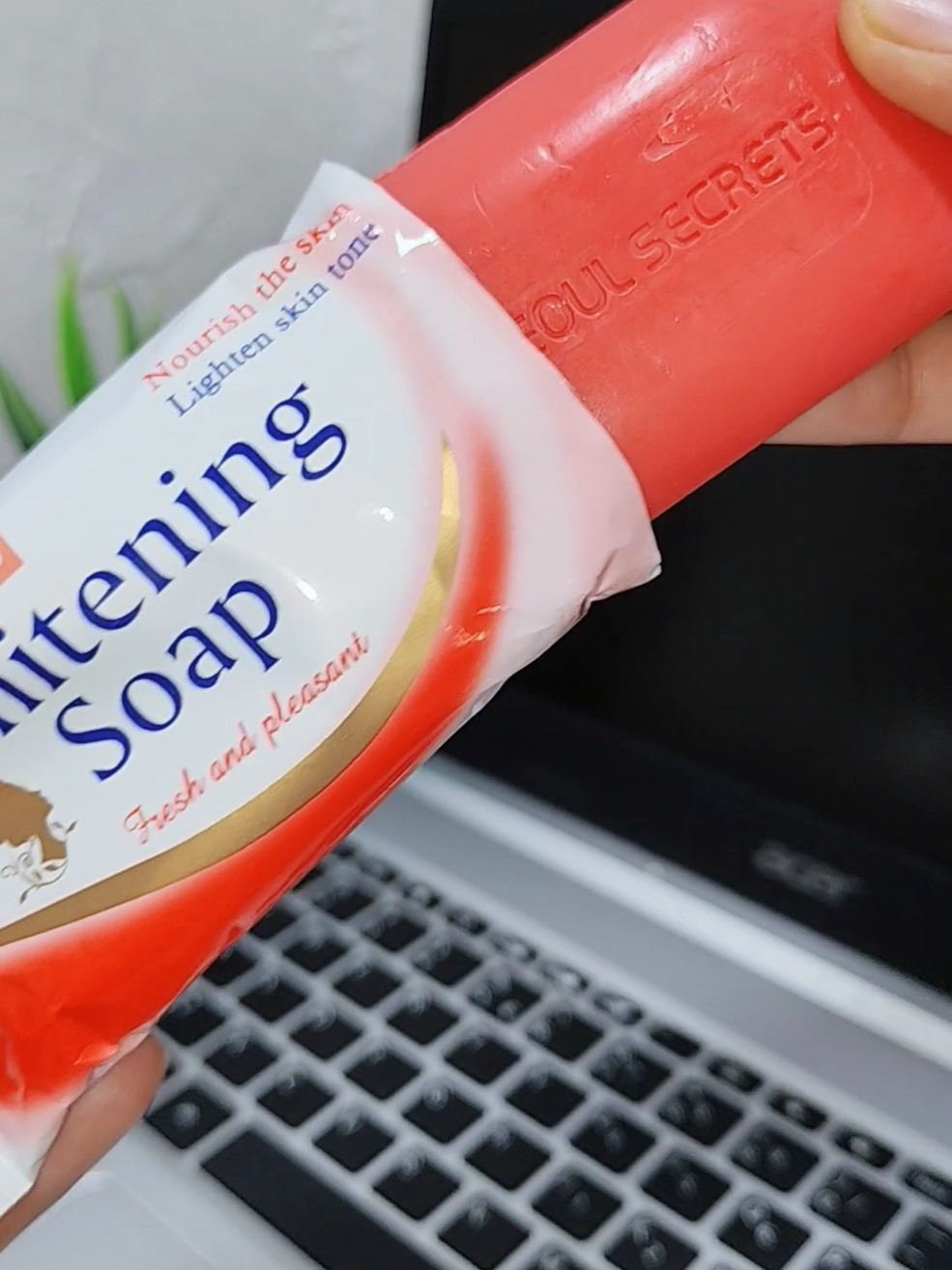#creatorsearchinsights lakas maka puti nito guys Kong nag hahanap kayu ng whitening soap na legit check out nyo na to.  #whiteningsoap #fyp #fyppppppppppppppppppppppp #seoulsecret 