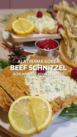Bikin Beef Schnitzel ala Kerajaan Joseon ternyata gampang ya, rasanya juga nagih banget, luarnya tuh super crispy Full resepnya disini🧕🏻⬇️ BAHAN: * Daging sapi has dalam, 200gr * Garam, ½ SDT * Kaldu bubuk, ½ SDT * Lada bubuk, ½ SDT BAHAN TEPUNG TEMPURA: * Tepung tempura, 220gr * Air dingin, 350ml BAHAN LAINNYA: * Akar burdock / akar gobo, 1 batang * ⁠Tepung terigu, 1/2 cup (untuk baluran beef schnitzel) * ⁠Telur 2 butir (untuk baluran beef schnitzel) BAHAN SAUCE TARTAR: * Mayonnaise, 100 gr * Madu, 1 SDT * Lemon, 1 SDM * Garam, ½ SDT * Lada, ¼ SDT * Kaldu bubuk, ¼ SDT * Bawang bombay, ½ bh, cincang * Parsley, ½ SDT
