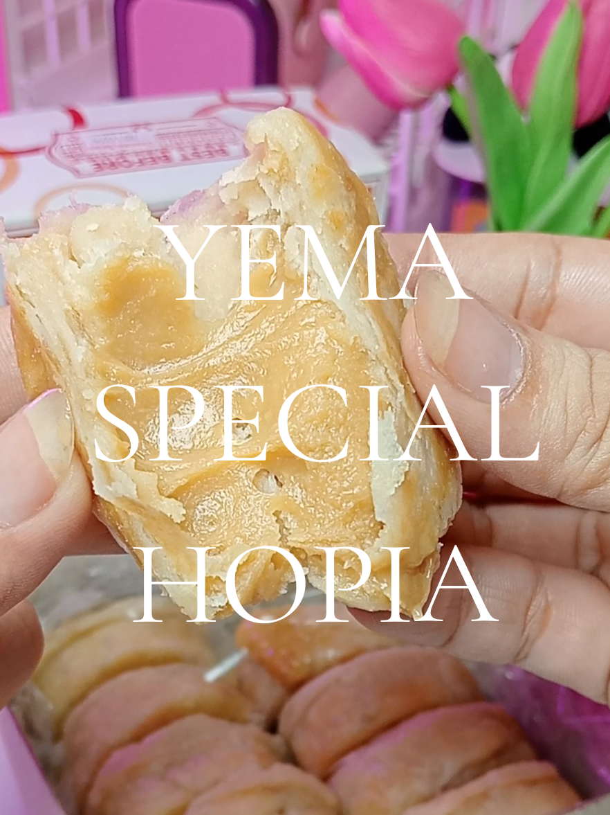 D'original tipas hopia yema flavor. Napaka saraaaaap. 😋 #tipas #tipashopia #yema #specialhopia #doriginal 