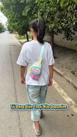 Balo nhỏ gọn có sức chứa lớn, có thể đựng được tất cả các vật dụng nhỏ xinh. Màu sắc hài hòa của dopamine tạo nên vẻ ngoài xinh xắn khi đeo!! #tuidungdienthoai #tuidungdomini #tienich #thietthuc #jizonguyen 