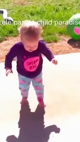 The child is afraid of the shadow #funny #foryou #baby #fyp 