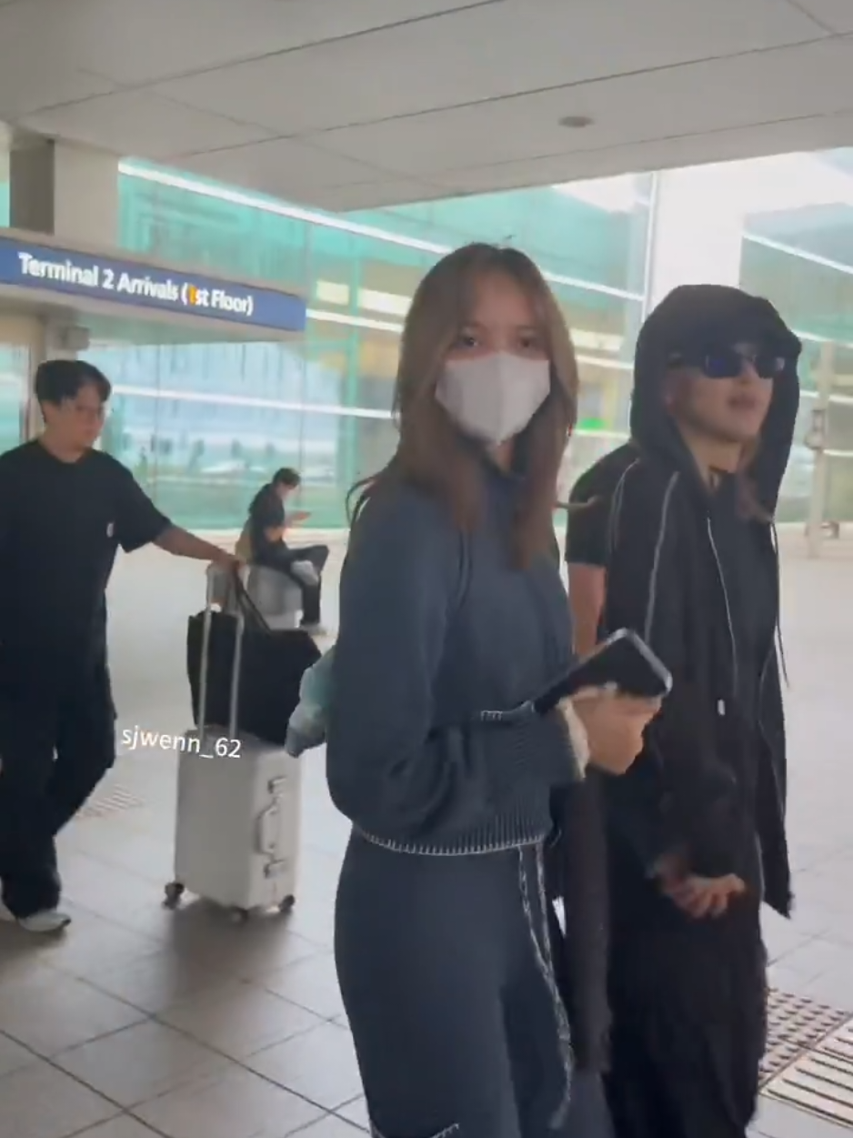 Lisa and Rosè ICNairport  ❤️❤️❤️❤️ . . . . #lisa #lisamanoban #blackpink #lalisa 