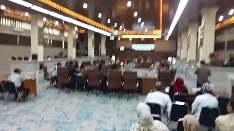 Rapat dengar pendapat umum gabungan Komisi 1 dan 3 DPRD Kota Cirebon dalam rangka mendengarkan kronologis kontrak kerjama Naminh Right PT KAI Daop 3 Cirebon dengan BT Batik Trusmi terkait penamaan Stasiun diwarnai bersitegangnya antar peserta rapat, Kamis (2/10/2025) #tiktokinfo #rctvcirebon #kotacirebon #fyp 