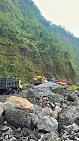 Kembali lah pak jokowi🥺#sopirtruck #tambang #jokowi #sopirtrukpunyacerita #indonesia🇮🇩 