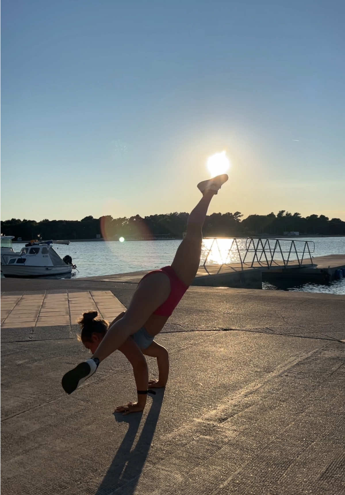 Handstand Combo 💪 #handstand #sunset #sportgirl 