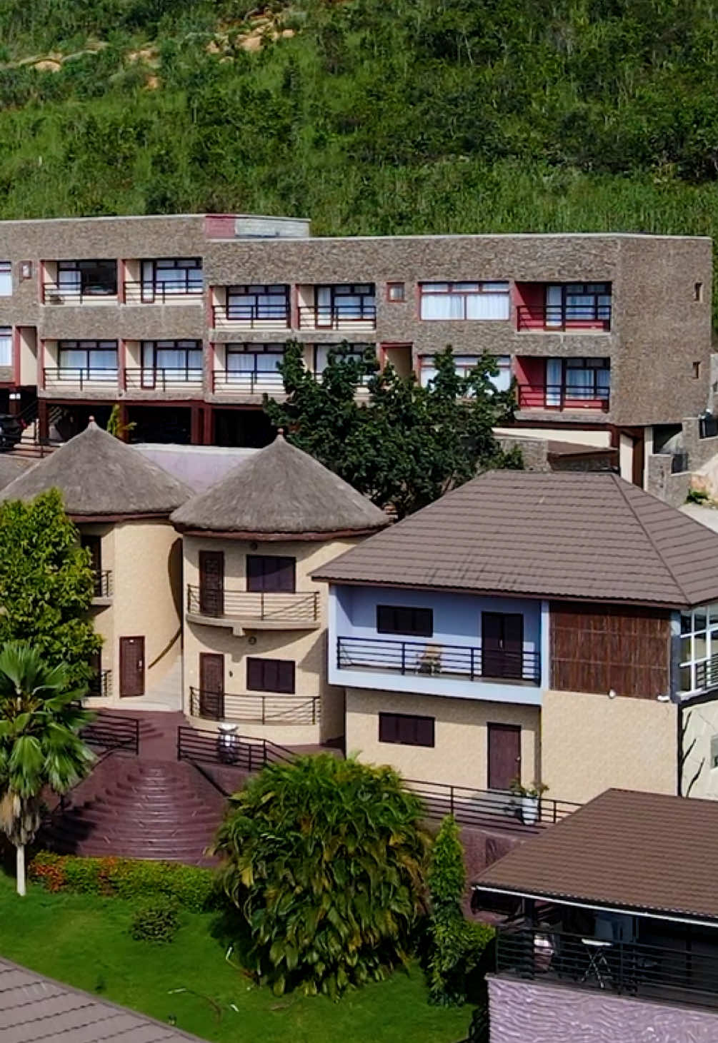 Sitting on the hill, surrounded by serenity and amazing views ✨🌿  #voltaserenehotel #voltaregion #serenexperience #hoghana #holidaymagic 