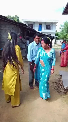 Hmro ni aayo hai guys with mom and dad🤭😆😆 #newtrendingsong❤️❤️ #butwalmuser🇳🇵 #tiktokviral❤️ 
