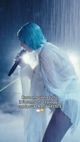Questa esibizione 😭😭😭 #rosevillain #forum #trasparente #milano #live @Rose Villain 