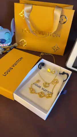 #ຂອງຂວັນໃຫ້ແຟນ💓❣️ #ກະປຸກເຄຶ່ອງປະດັບ #ໃຫ້ແຟນຊື້ໃຫ້ #ແທ໋ກແຟນມາເບີ່ງ🥰 