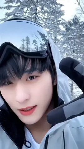 គេមានរបស់អួតចឹងហើយ🫠#chengxiang程相 #xuzhenxuan #wuxie #zhangqiling #TimeRaiders 