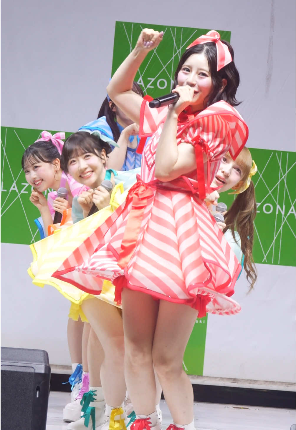 【最前映像】後ろからヒョコっと出てくるの可愛すぎ🐥🌈 @真中まなふぃーちゃん @松本かれん（ FRUITS ZIPPER ） @月足天音あまねきFRUITSZIPPER @櫻井優衣 @るなぴ @早瀬ノエル (FRUITS ZIPPER) @おすず  #FRUITSZIPPER #ふるっぱー  #ピポパポ 