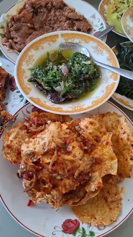Karupuak Jariang Balado, Dendeng Basah Lado Hijau, Talua Dadar Angek2, Gulai Udang, Ikan Bakar, Anyang, Mantap, Samalero di Lapau Nasi Bang Chip (Uni Rini). Kata-kata hari ini Pak Menteri Pak Purbaya, 