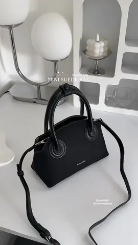 so cuuuuute💭🖤 #suedebag #minibag #slingbag #handbag #Rainsmore 