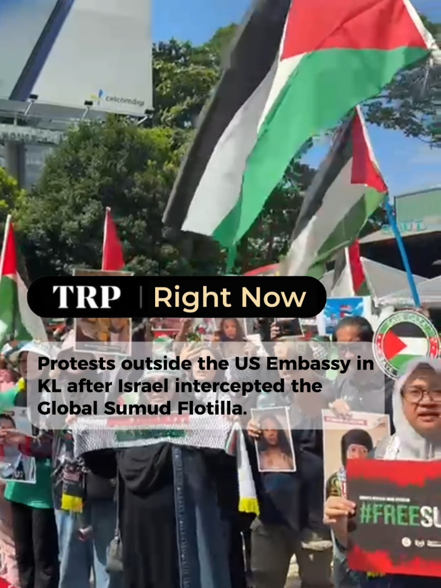 A strong crowd has formed outside the US Embassy in KL as protesters are making their voices heard over Israel intercepting the Global Sumud Flotilla humanitarian mission and detaining 12 Malaysians in Gaza waters this morning. 📸 Shahril 🔎 Farah