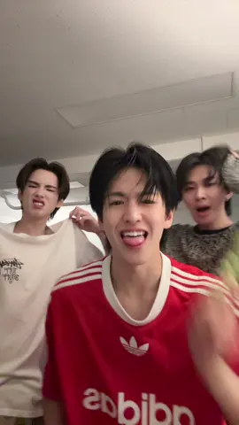 3 ศิลปินที่แท้จริง😂 #JINWOOKkim #THAIchayanon #PHUTATCHAI @@THAI BUS@@phutatchai