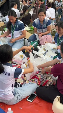 THE CEBUANO YOUTH IN FULL FORCE Cebuano student volunteers arrived in droves at the Capitol grounds today, to help with the relief effort. They traded their free time, jumping into action with an amazing, upbeat spirit and a smile on their faces.  They helped with the unloading, sorting, packing, and reloading of goods dropped off by donors from different parts of Cebu. Thank you mga dodong ug inday! A HUGE thank you also goes out to all the generous DONORS! You are the beautiful, beating heart of Cebu! #TheCebuano #fyp #foryou #earthquake #Cebu 