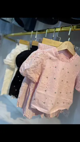 Ready stock  New Collection import BKK  Premium set rok katboll Swarovski Mewah elegant ✨ Size 80 ld 30 pr 40 ( 3-4T ) Size 90 ld 34 pr 51 ( 4-5T ) Size 100 ld 37 pr 55 ( 5-6T )  Size 110 ld 39 pr 57 ( 6-7T ) Usia hanya perkiraan silahkan diukur terlebih dahulu 