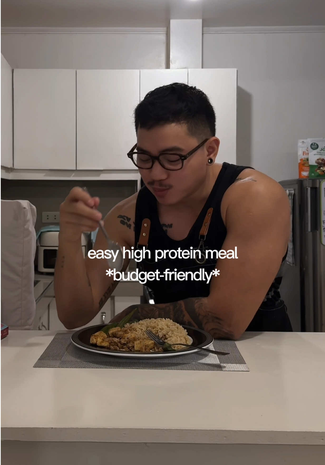 🍛 High Protein Beef & Tofu Stir-Fry The exact amount of each ingredient depends on your calorie and macro needs. Adjust portions to fit your goals.  And NO, soy won’t affect your Testosterone.. Ingredients: • Ground beef (Boiled to reduce fat) • Tofu (Air-fried) • Soybean / Olive / Canola oil • White onion • Garlic • Okra (Boiled) • Soy sauce • Oyster sauce • Chili Powder (Optional) • Brown rice HACK: Lean ground beef isn’t very accessible or is too pricey in the Philippines. You can boil regular ground beef first to reduce excess fat before cooking. . . . . #Fitness #mealprepideas #highprotein #mealplan #ftm  