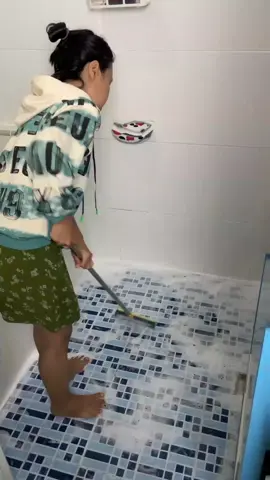 Sikat lantai murah, praktis dan multifungsi. #sikatlantai #sikatkamarmandi #sikatwc #promoguncang1010 #wibgajian 