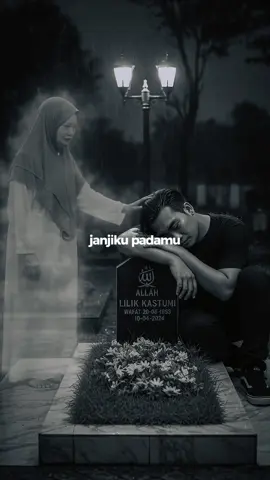 prompt:Gabungkan dua foto ini menjadi Sebuah foto dramatis dan emosional bergaya fotografi hitam-putih, suasana malam yang gelap di bawah hujan deras. Seorang laki-laki duduk di bawah dan bertumpu di samping makam dengan rumput taburan kembang tujuh rupa (jangan duduk di atas makam) sambil bersandar kepala di batu nisan sang ibu dan sambil memeluk batu nisan dan di batu nisan itu tertulis 