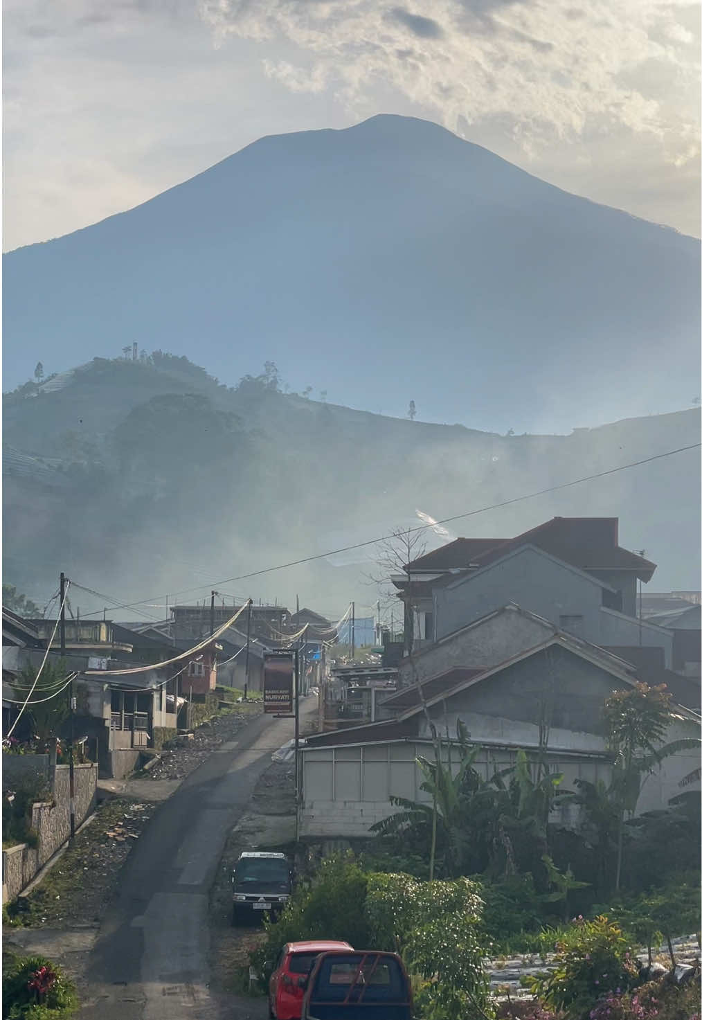 Desa Serang ketika terang sore, indah banget dengan view Gunung Slamet... #GunungSlamet #DesaWisataSerang #Purbalingga #fyp 