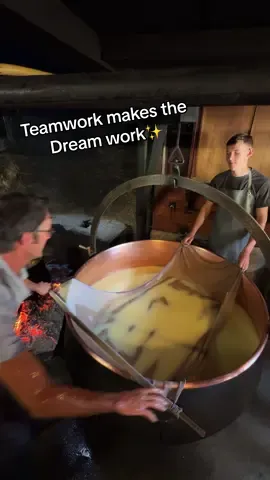 Teamwork makes the dream work 🧀✨ The curds are quite heavy, but with combined strength, they manage to lift them out of the vat and into the mould, where they will later be pressed for 24 hours. #swisscheese #etivaz #swissalps #switzerland #tradition 